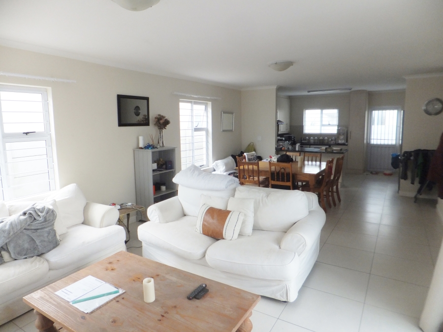 To Let 3 Bedroom Property for Rent in Sunningdale Western Cape